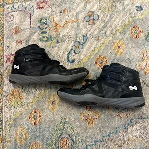 Nfinity beast black mid top